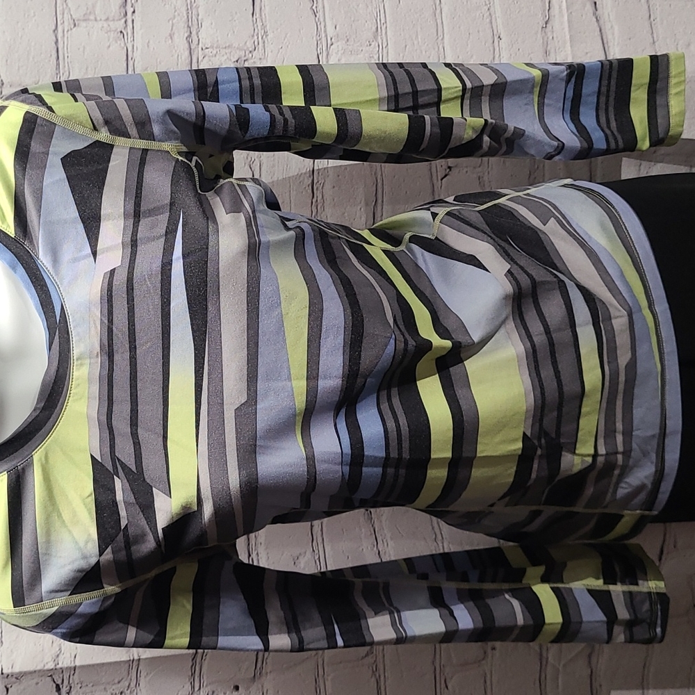 Xersion Performance Wear Set - Picture 2 of 6